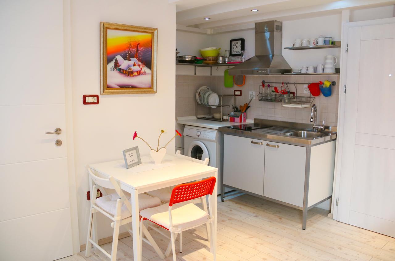 Apartman Luca Apartment ไพราน ภายนอก รูปภาพ