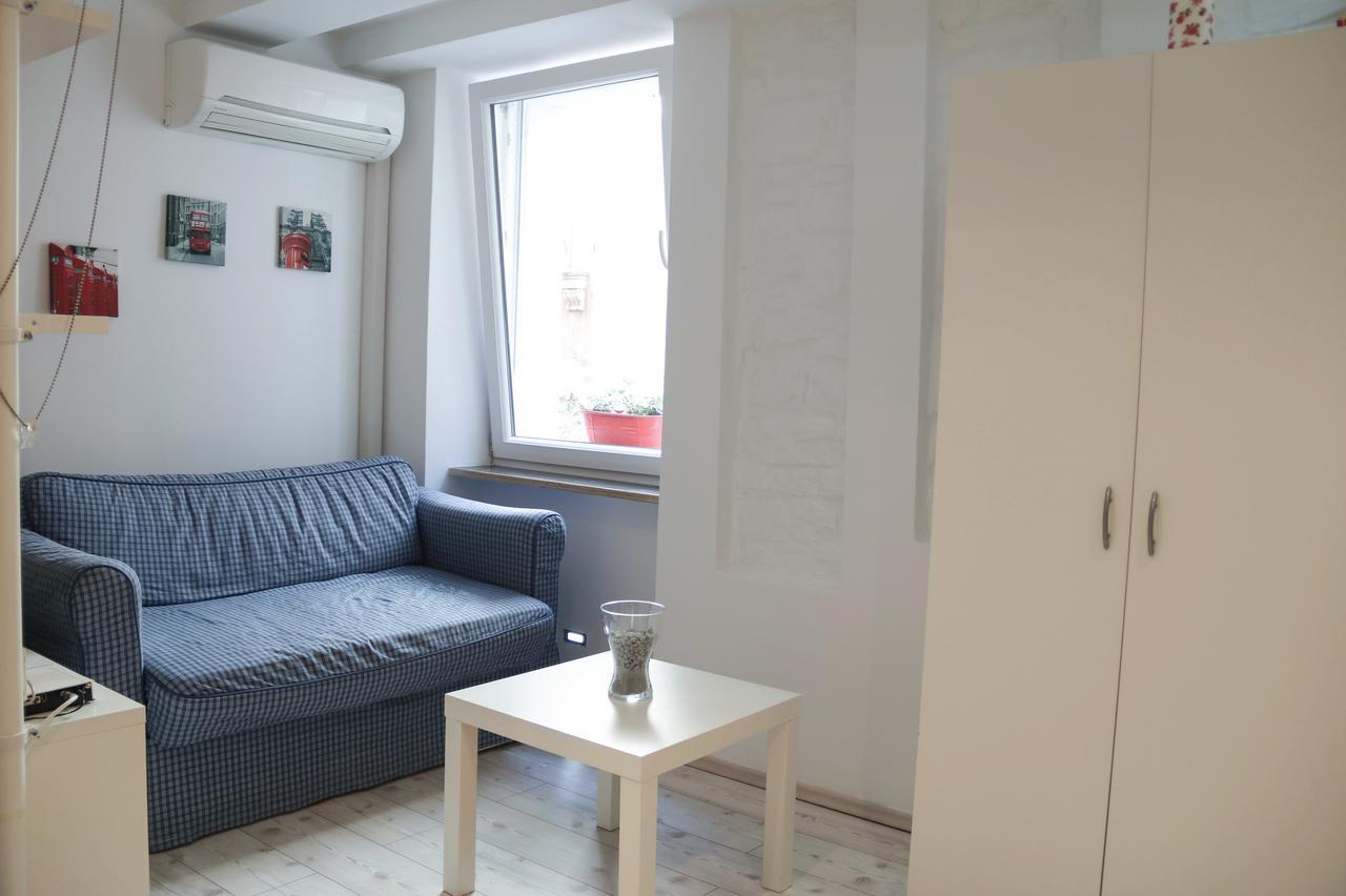 Apartman Luca Apartment ไพราน ภายนอก รูปภาพ